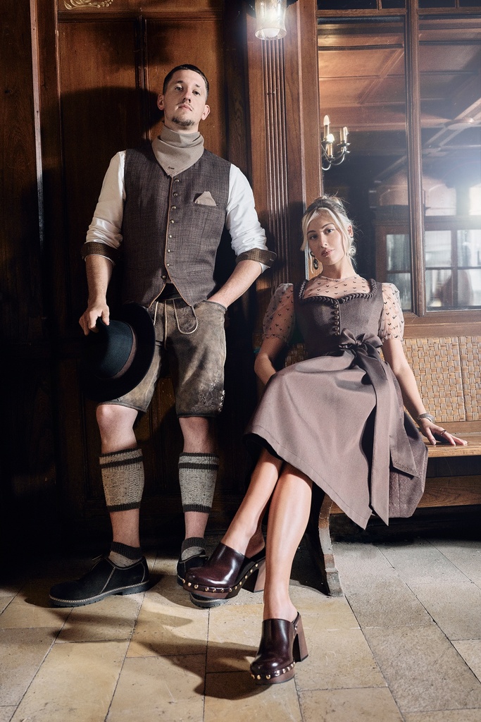 couple_look_02_004_grain.jpg